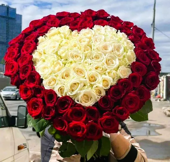 Букет из 101 розы в виде сердца